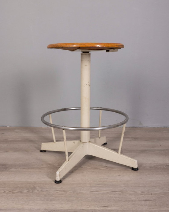 Image 1 of Tabouret vintage des années 1960 en métal et bois, au design industriel