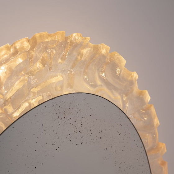 Image 1 of Espejo ovalado con luz de Hillebrand