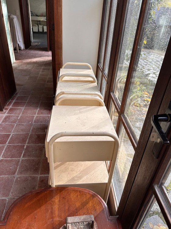 Lot de 3 tables de nuit d'hôpital, métal crème, Bois, Vintage (photo 3 sur 5)