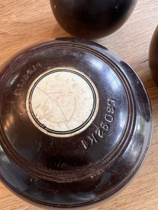 3 boules de bowling en bois d'époque