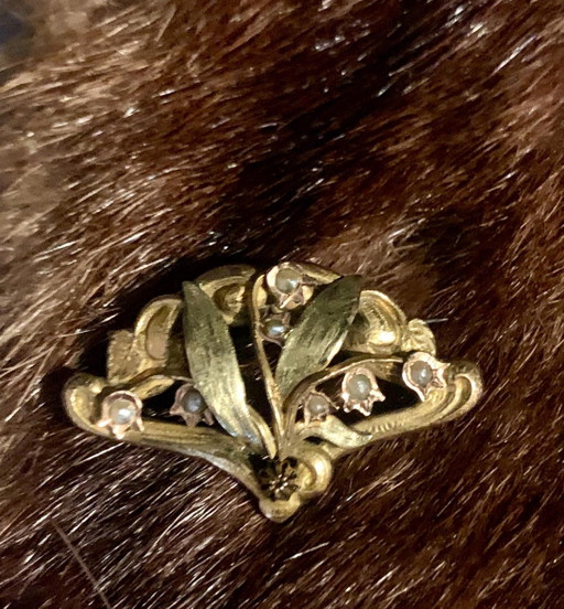 Broche Art Nouveau vers 1900 – Or « Titre Unique » – décor végétal aux perles fines – cadeaus, Metal, Other (photo 2 of 14)