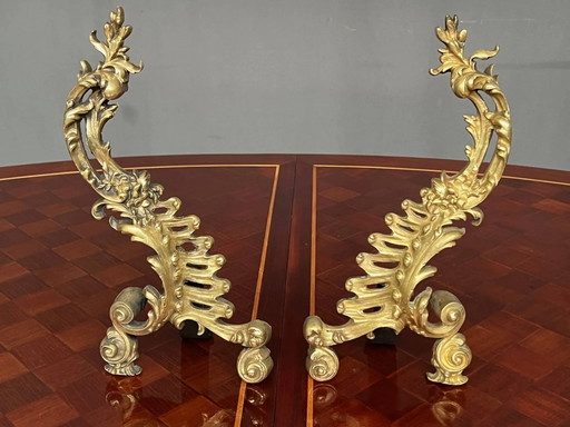 Massive, vergoldete Kaminverzierung aus Bronze im Rokokostil. – decoratieve objecten, Rococo (photo 2 of 5)
