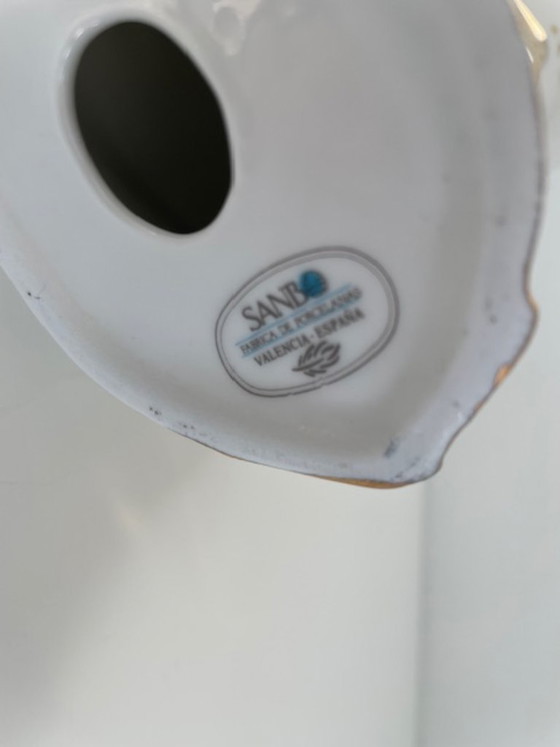 Image 1 of Statue vintage d'une dame au manteau de fourrure – Sanbo Ceramica Valencia (années 1980)