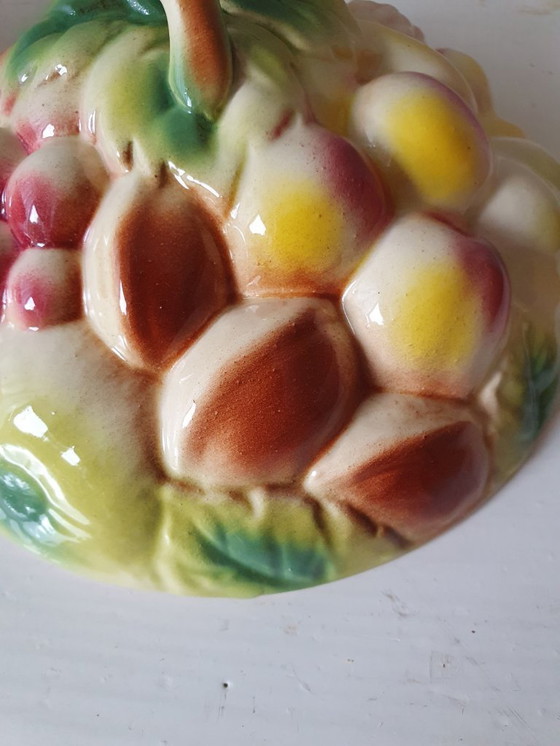 Image 1 of Te koop: Een schitterende, antieke fruitkom met deksel van de gerenommeerde Franse aardewerkfabriek Saint-Clément. Dit unieke st