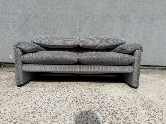 Cassina Maralunga 2x 2zit Originele Ribble Stof Bicolore Lichtgrijs, Zeer Goede Staat! – 2 zitsbanken (photo 10 of 14)