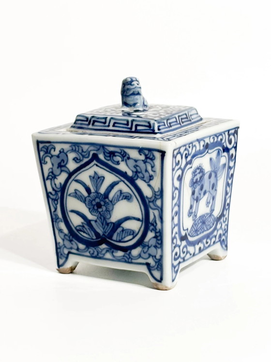 Petit potiche en porcelaine chinoise peinte à la main des années 1950 – Vases (photo 4 of 10)