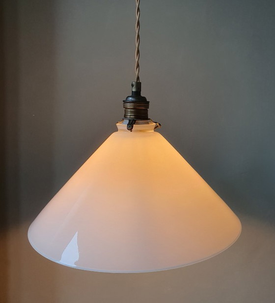Image 1 of Vintage pendant lamp in opaline/frosted glass - banker's lamp or shoemaker's lamp