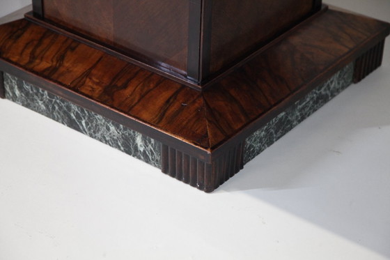 Image 1 of Art-déco-Esstisch aus Nussbaummaserholz mit Marmordetails
