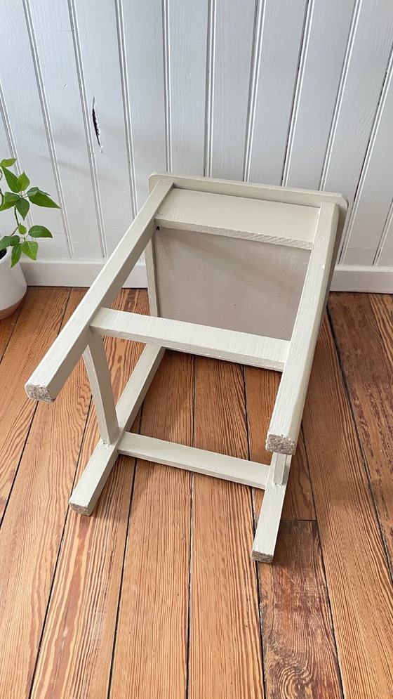 Image 1 of Sgabello vintage in legno verniciato beige
