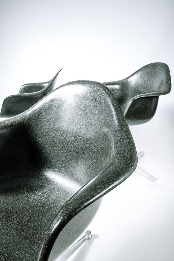 Image 1 of Eames / Miller DAR glasvezel grijs