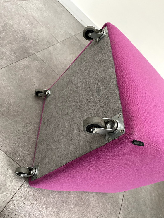 Image 1 of Puff moderno con ruedas - SUBSTANCE - Lila/Morado