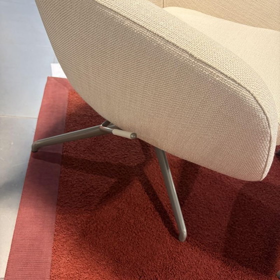 Leolux Llyod fauteuil met poef Egret (photo 3 of 3)