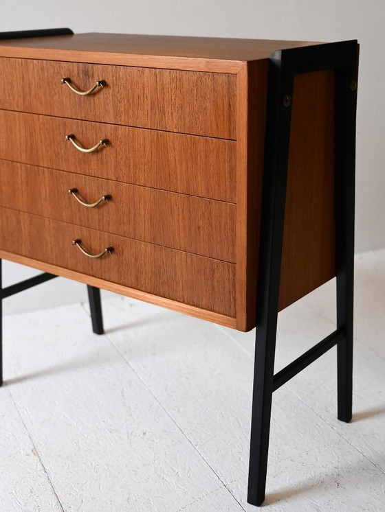 Image 1 of Table de nuit vintage en teck scandinave avec quatre tiroirs