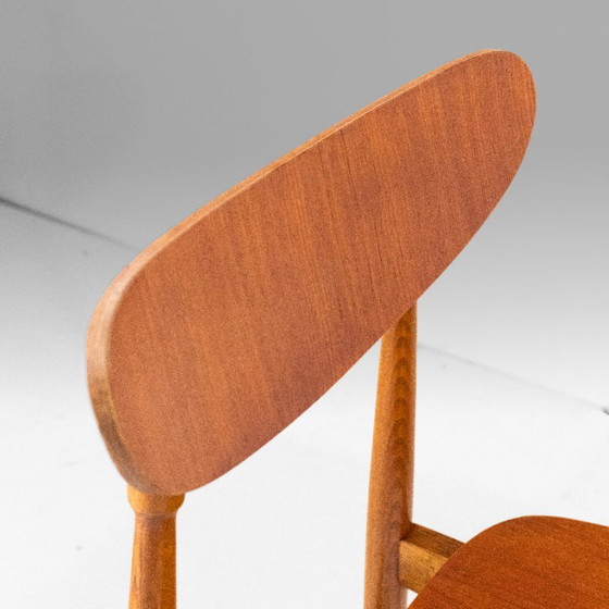1x Scandinavische houten eetkamerstoelen in de stijl van Hans Wegner, set van vier – Wood (photo 10 of 13)