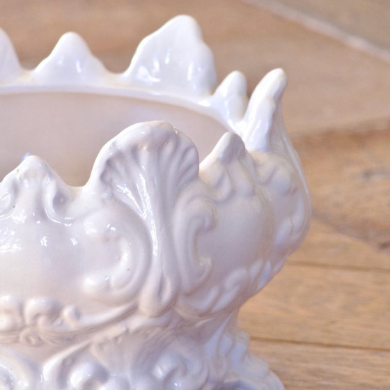 Image 1 of Cachepot antico del XIX secolo del 1873 in terracotta con decoro barocco