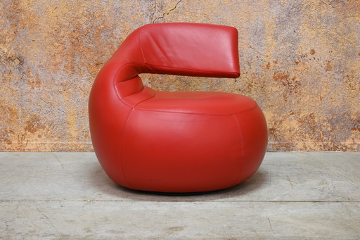 Red leather Leolux Gisa designer swivel armchair
