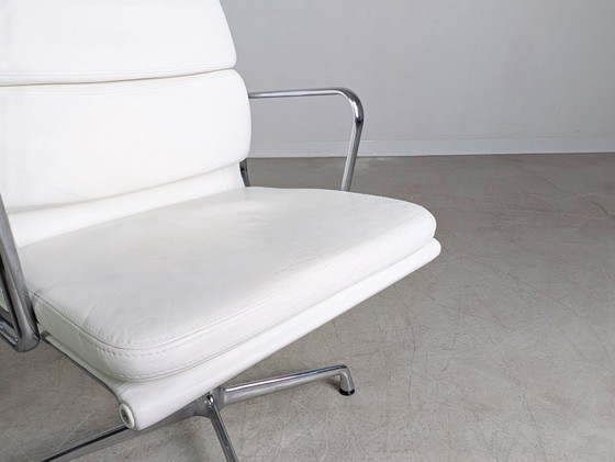 Image 1 of 2x Original Vitra EA 208 Soft Pad Weiß Leder Stuhl Charles Eames