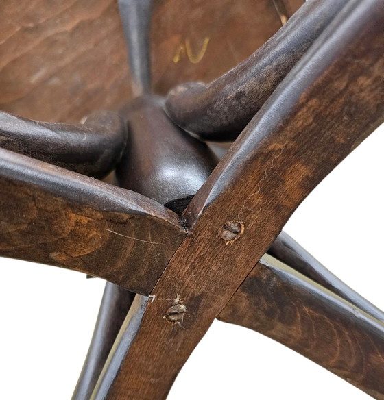 Silla de escritorio giratoria de madera curvada estilo Viennese Secessionist / Art Nouveau

Ancho 60 (photo 10 of 14)