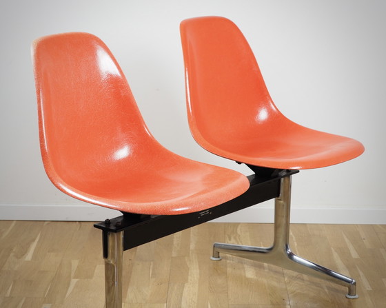 Image 1 of Vitra Herman Miller Eames 2 Tandem Bench Side Chairs rojo naranja