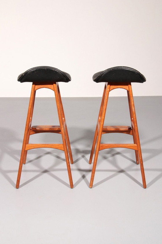 Image 1 of Taburete de bar de diseño en madera y cuero negro de Erik Buch 1960