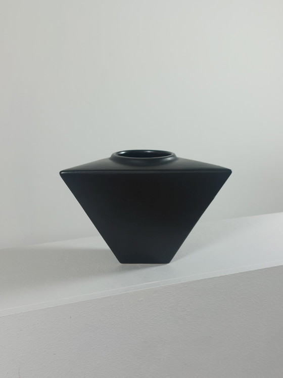 Image 1 of Geometric triangular black postmodern ceramic vase Asa