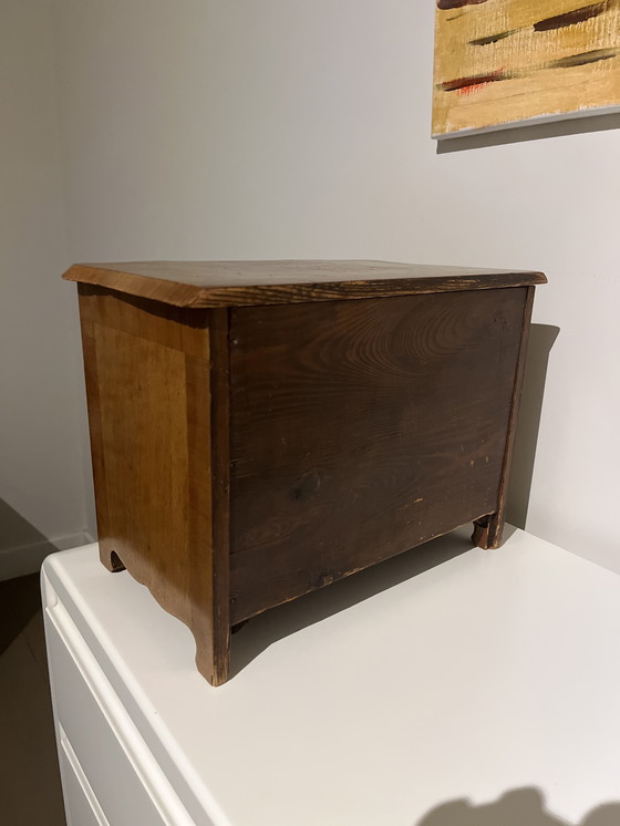 Image 1 of Se vende antigua cómoda alemana en miniatura