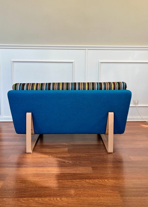 Kho Liang Ie C684 Designersofa (Zweisitzer) – Gepolstert mit Ploegwolle und Paul Smith-Streifen