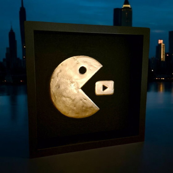 Image 1 of Golden PacTube Award Œuvre d'art plaquée or 23 carats dans un cadre en édition limitée