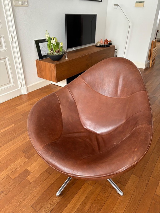 Poltrona Label Hidde con base girevole in pelle di Yak