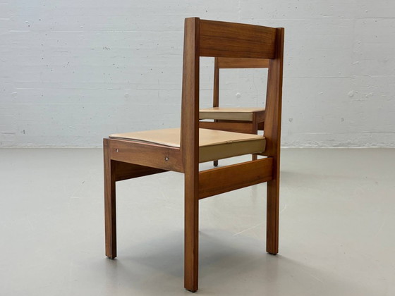 Image 1 of Set aus 8 Skandinavische Esszimmerstühle aus Nussbaum und Leder, 1960er/70er Jahre