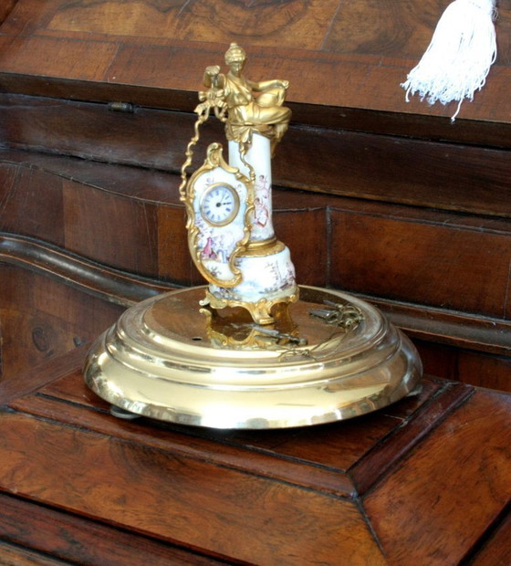 Image 1 of Orologio da tavolo antico del XIX secolo in bronzo dorato e smalto, Austria