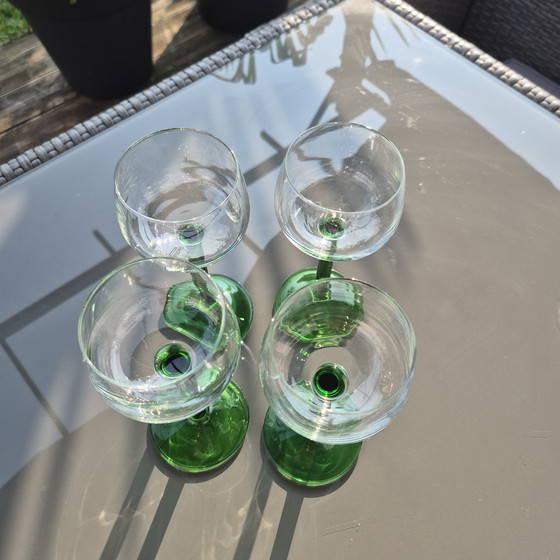 Image 1 of Set von 4 Gläsern im Vintage-Stil - Frankreich, 70er Jahre - smaragdgrüner Stiel