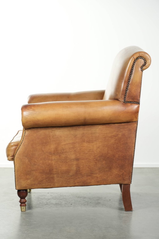 Image 1 of Beautiful and comfortable armchair made of cowhide leather with a characterful and charming English look.