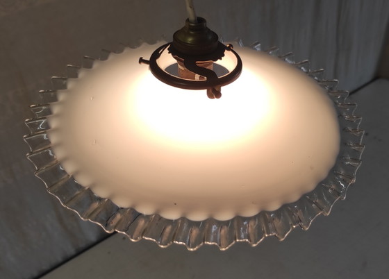 Image 1 of Geplooide lampenkap van opaalglas - midden 20e eeuw
