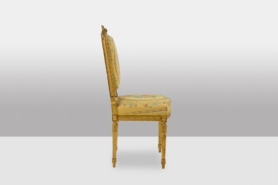 Image 1 of Pareja de sillas de madera dorada y tapizadas. Época Luis XVI.