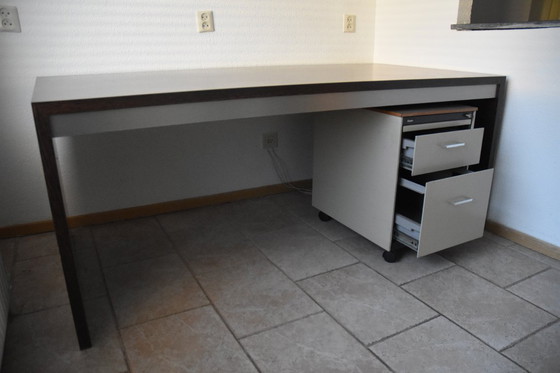 Image 1 of Stevige Houten en Metalen Bureau / Tafel