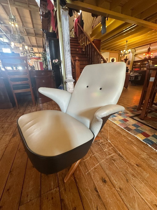 Artifort Penguin rifinito