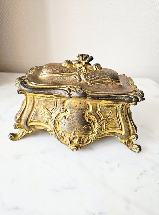 Image 1 of Zeldzame antieke geheime doos in rococo-stijl (Lodewijk XV) van verguld brons met sleutel, gewicht 858 g