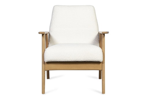 Assis Jack dans un fauteuil