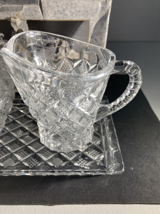 Image 1 of Brocca per il latte e zuccheriera in cristallo della Repubblica Ceca vintage degli anni '90 su un vassoio