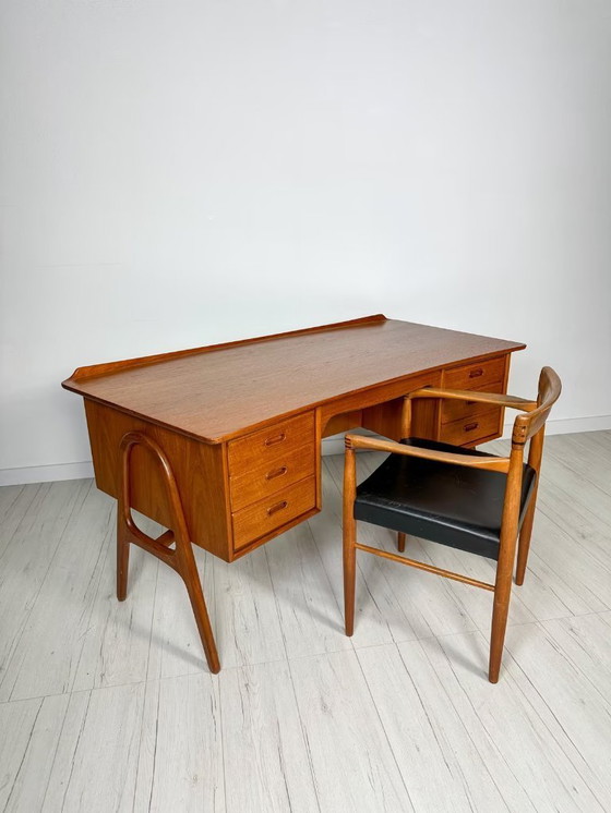 Image 1 of Gebogener Teakholzschreibtisch von Svend Aage Madsen 60s