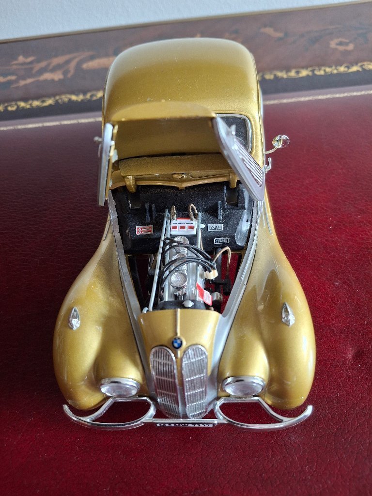 Rare 1937 BMW 327 coupé 1/18 scale Guiloy model in very good