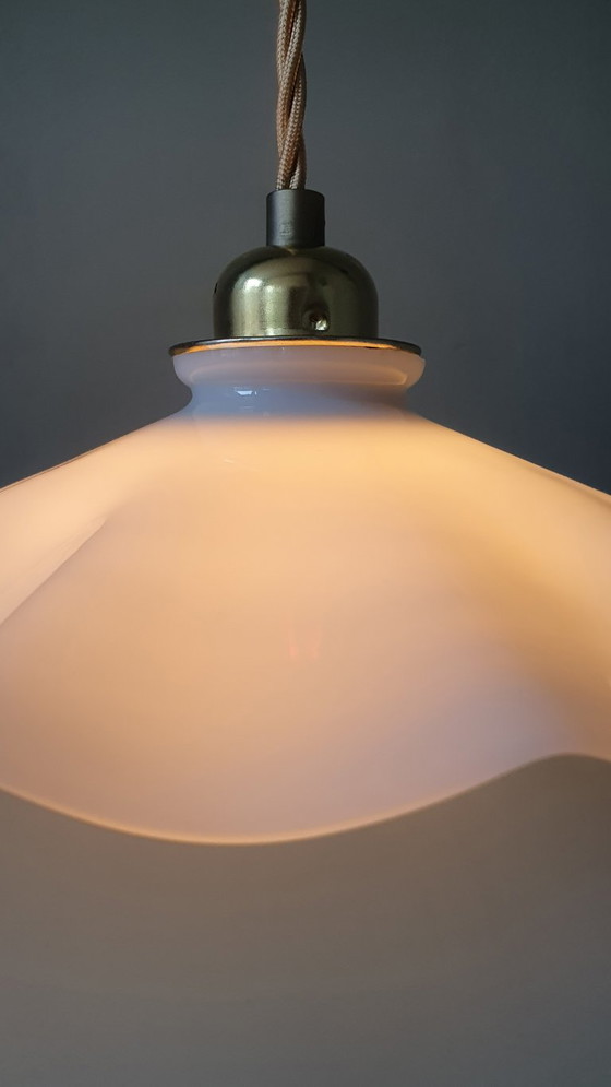 Vintage French Opaline pendant lamp with corrugated shade – Metal (photo 12 of 20)