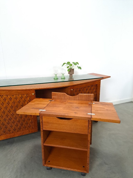 Image 1 of Bar dressoir met uitschuifbare bar en glazen blad