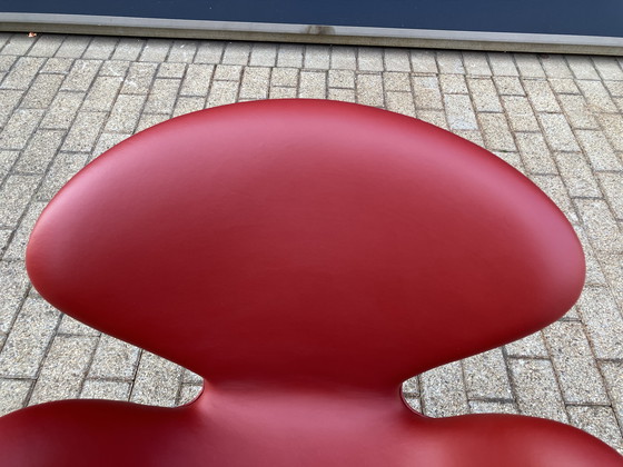 Image 1 of Silla Fritz Hansen Swan en cuero rojo indio, ¡¡¡NUEVA!!!