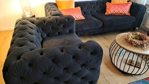 Bank met een fauteuil