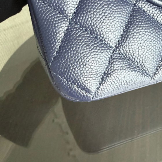 Image 1 of Chanel Classic Flap Medium - Caviar 25CM Gewatteerd Donker Middernachtblauw Gouden Hardware Serie 31