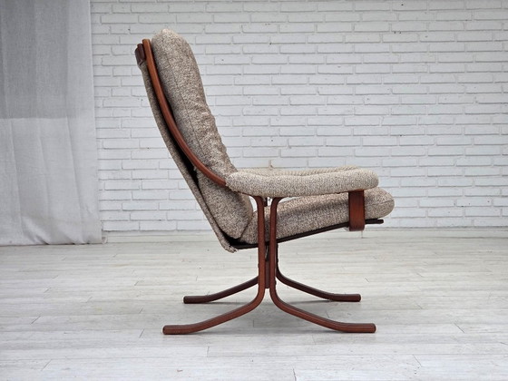 Image 1 of Fauteuil uit de jaren 70, Noors design, stof van een wollen mix, gebogen hout.