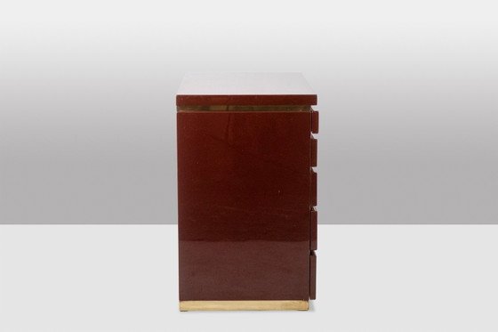 Jean-Claude Mahey. Ladekast van gelakt hout. Jaren 70-80. – Ladekasten, Wood, Brass (photo 4 of 8)