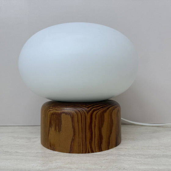 Image 1 of Lampe de table vintage en verre au lait avec base en bois par Bestform Freudenberg , 1970